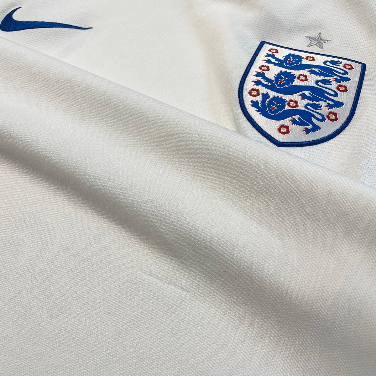 2016-18 England Home Shirt [Excellent] M — Looking after your England Home jersey | The Vault