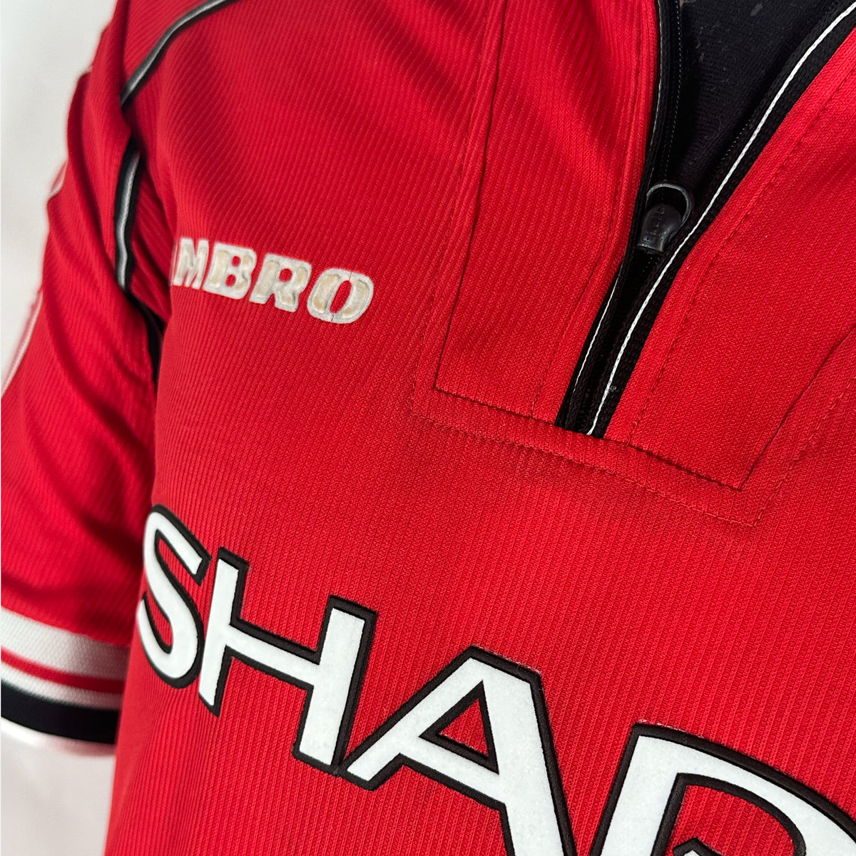 1998-00 Manchester United Home Shirt Beckham 7 Treble 1999 [Excellent] XL — Looking after your Manchester United Home jersey | The Vault