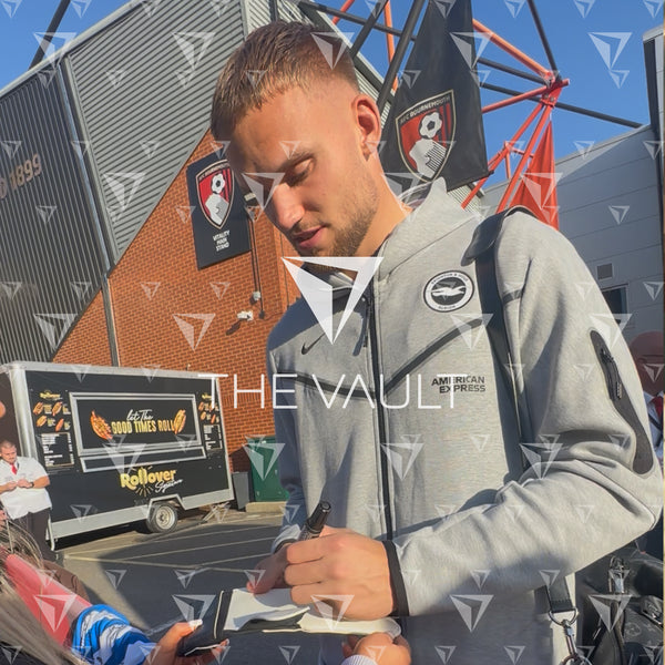 Bart Verbruggen Signed Goalkeepers Glove Brighton [Right] – alternate view