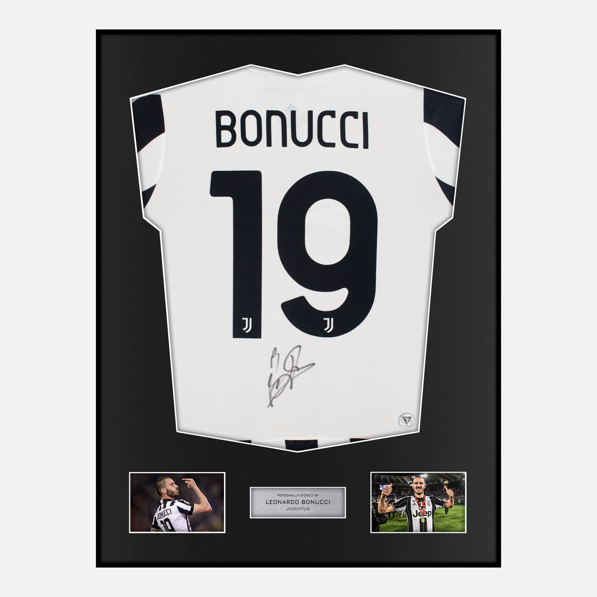 Framed Leonardo Bonucci Signed Juventus Shirt 2021-22 Home [Classic] — Verified autograph with NFC and certificate | The Vault