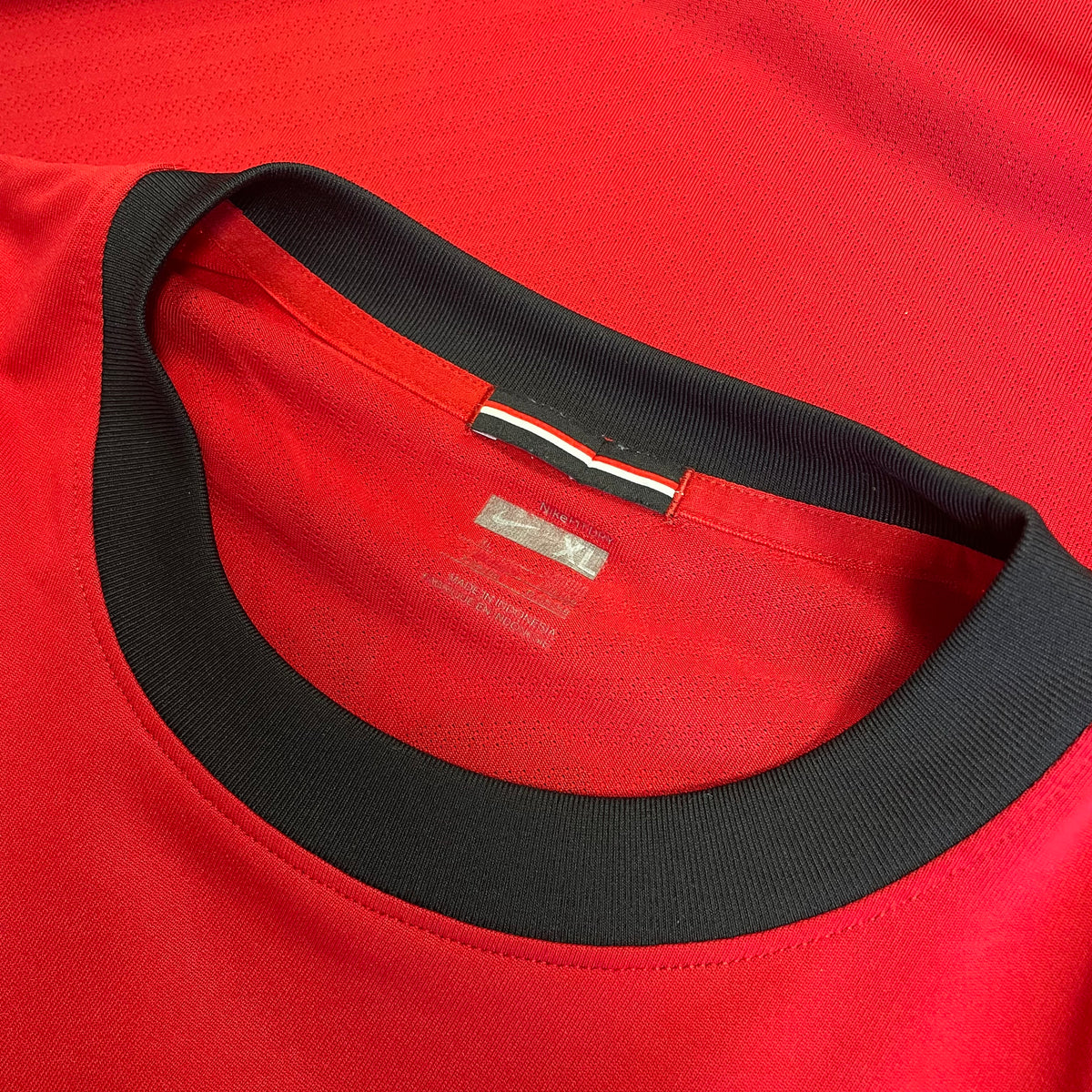 2009-10 Manchester United Home Shirt Rooney 10 [Excellent] XL — Looking after your Manchester United Home jersey | The Vault