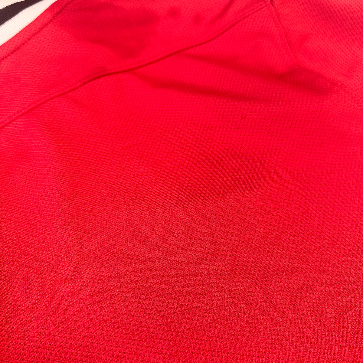 2011-12 Manchester United Home Shirt [Good] M — Looking after your Manchester United Home jersey | The Vault