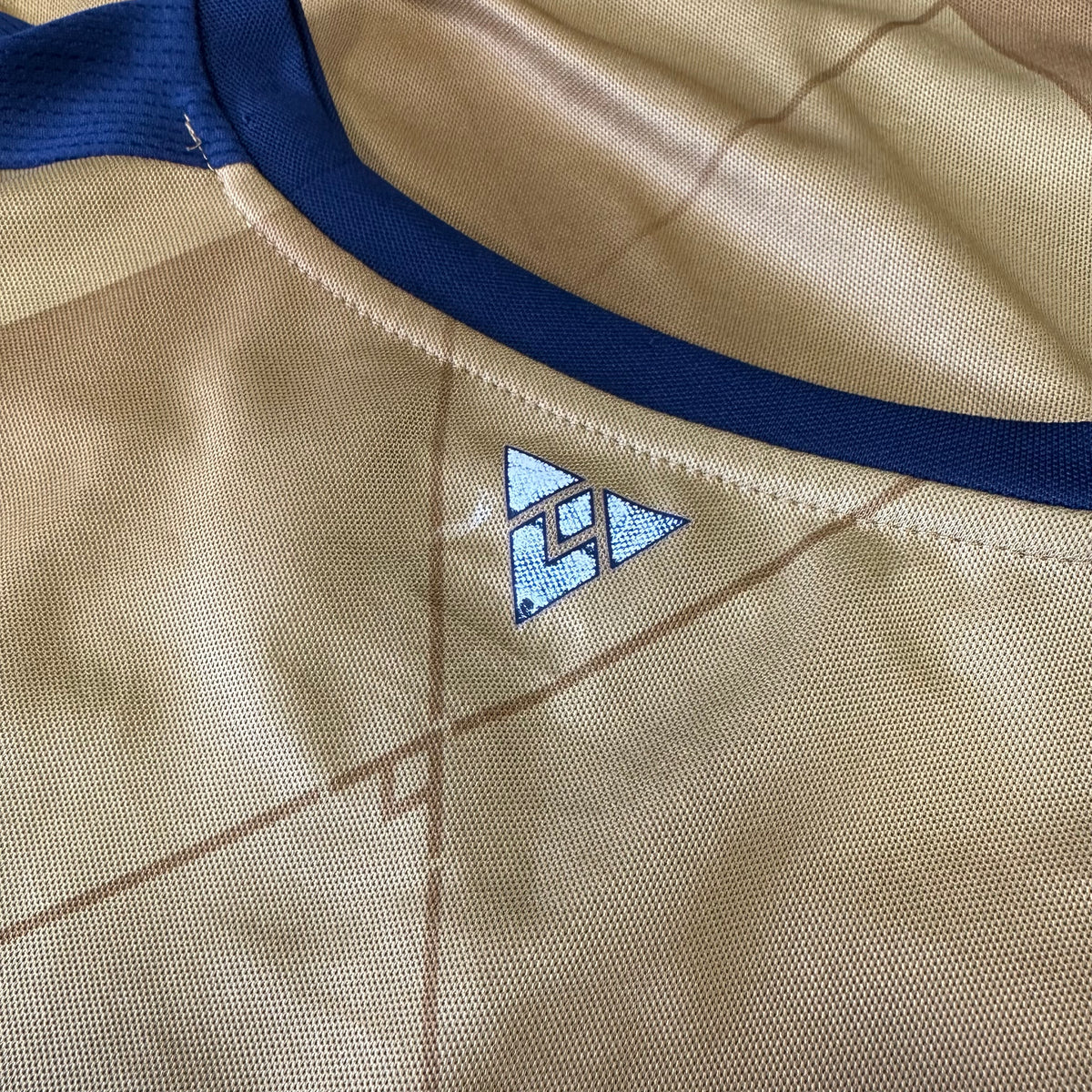 2015-16 Arsenal Away Shirt long sleeve [Excellent] S — Looking after your Arsenal Away jersey | The Vault