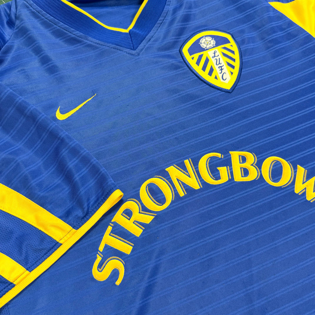 2001-03 Leeds United Third away Shirt [Good] — How we grade our retro Leeds United shirts | The Vault