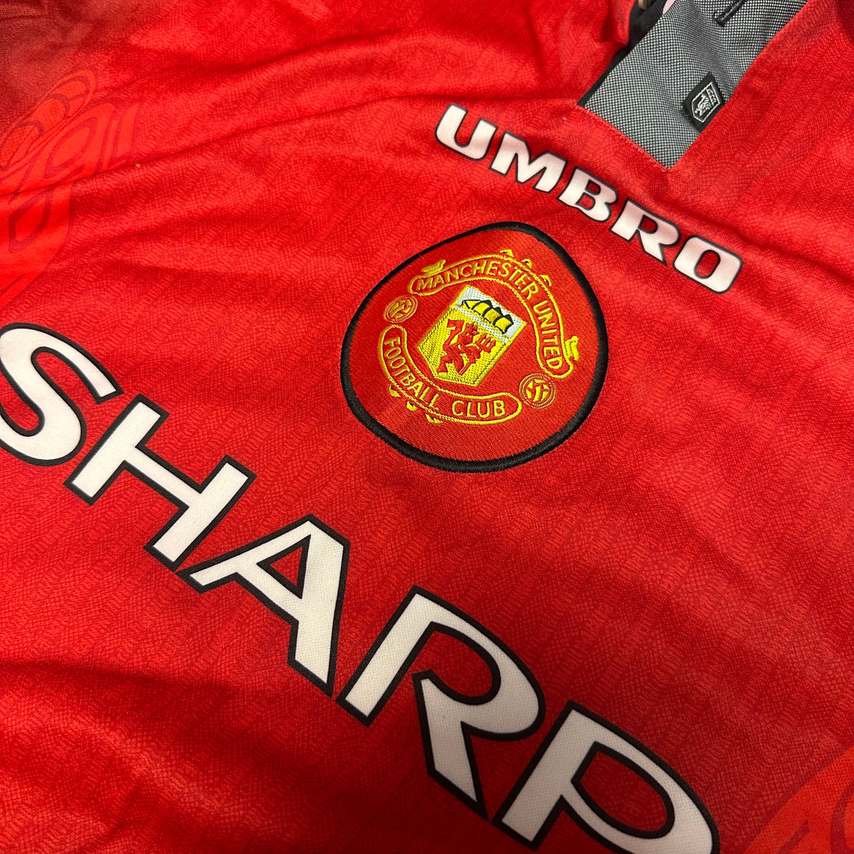 1996-98 Manchester United Home Shirt Cantona 7 [Perfect] — Looking after your Manchester United Home jersey | The Vault