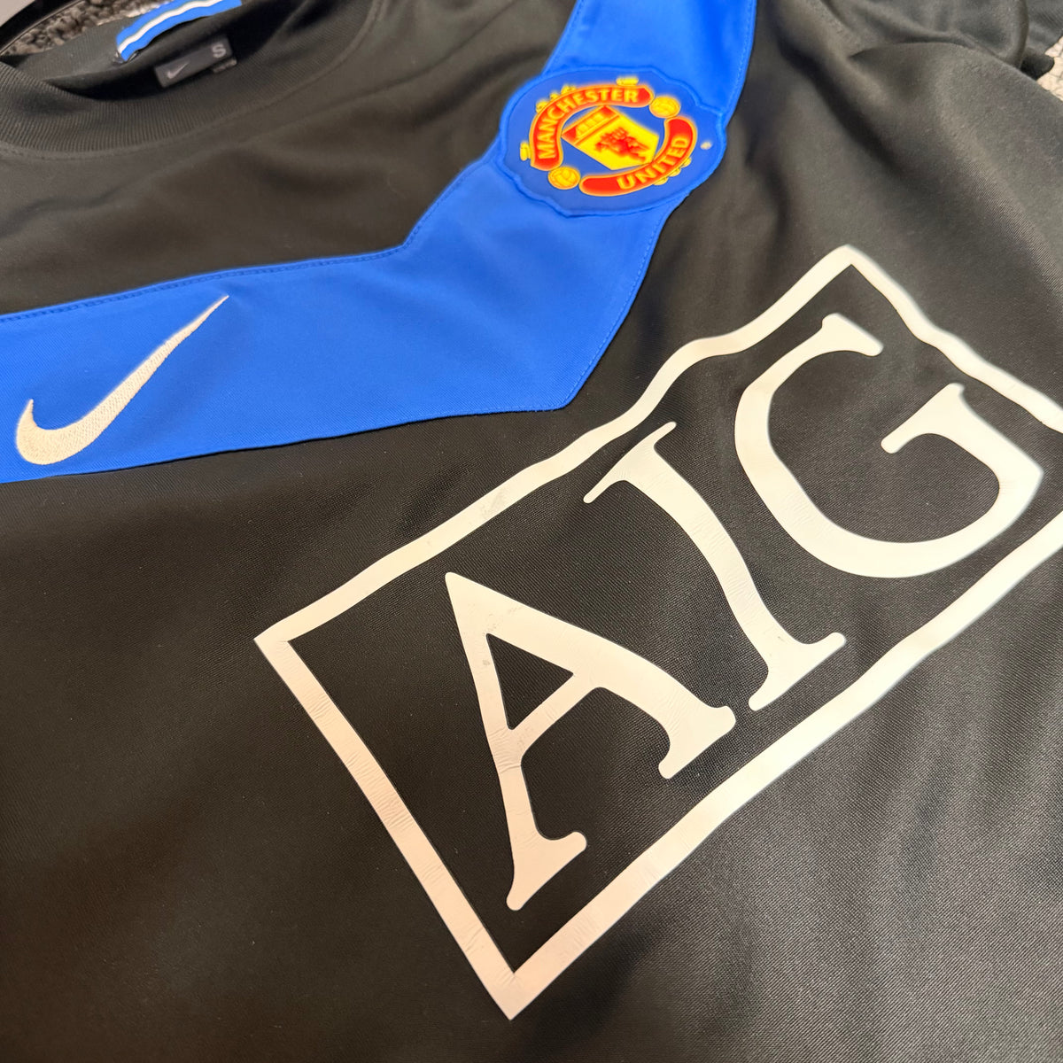 2009-10 Manchester United Away Shirt [Excellent] — How we grade our retro Manchester United shirts | The Vault