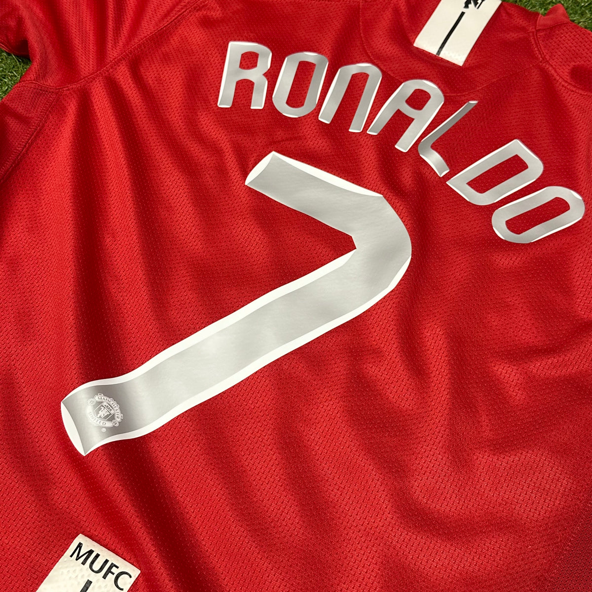 2007-09 Manchester United Home Shirt Ronaldo 7 [Excellent] — Looking after your Manchester United Home jersey | The Vault