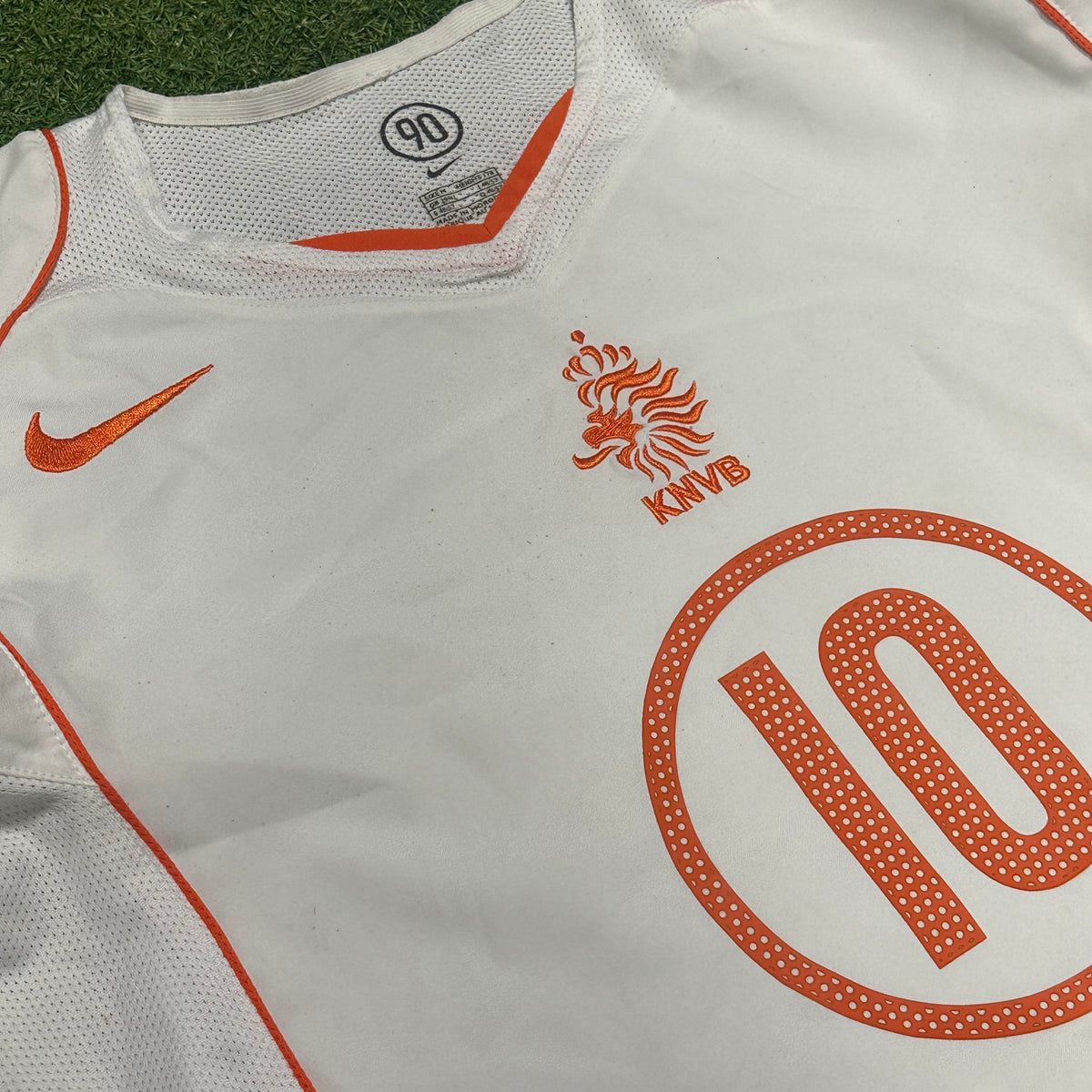 2004-06 Netherlands Away Shirt V.Nistelrooy 10 [Good] M — Looking after your Netherlands Away jersey | The Vault