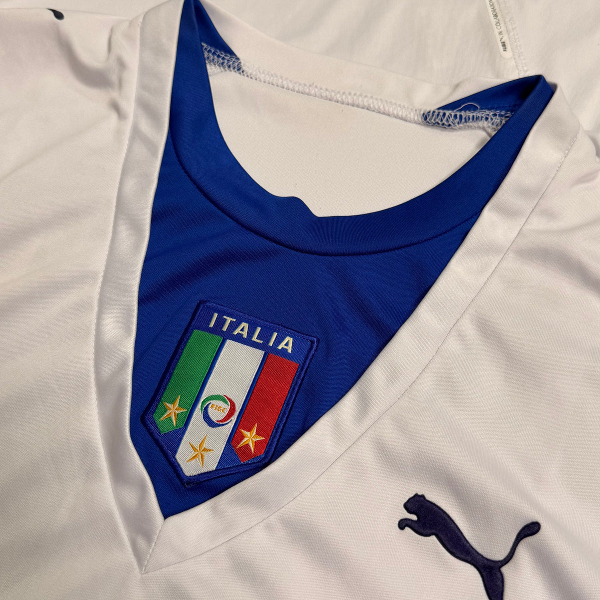 2006 Italy Away Shirt Gilardino 11 [Excellent] XL — How we grade our retro Italy shirts | The Vault