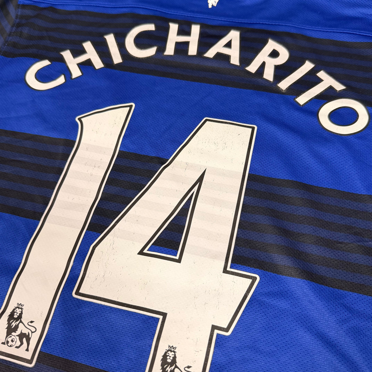 2011-13 Manchester United Away Shirt Chicharito 14 [Good] — How we grade our retro Manchester United shirts | The Vault