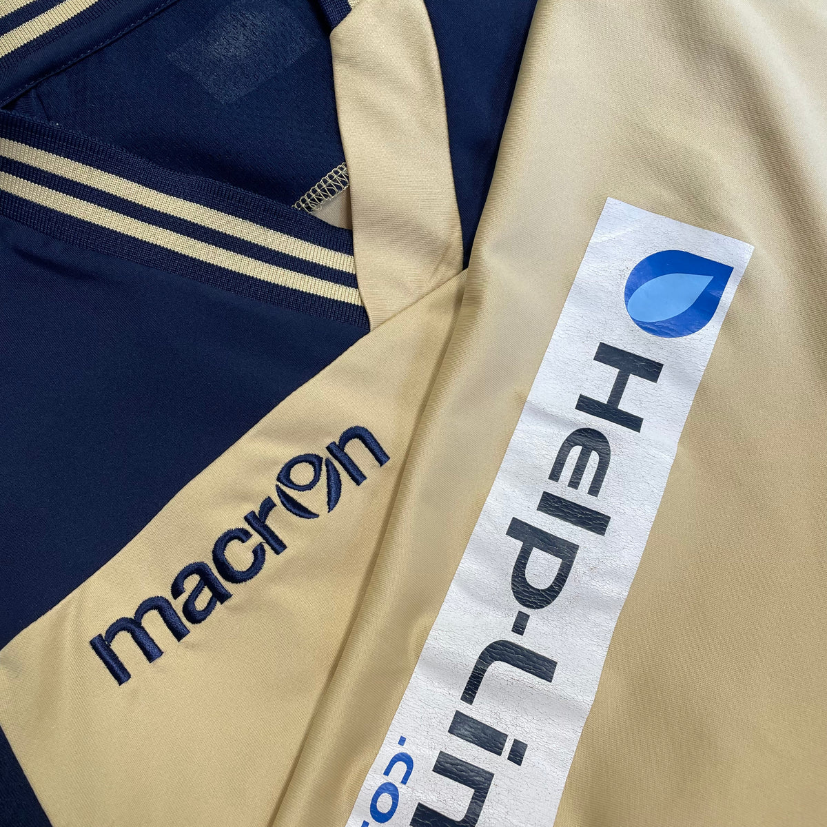 2013-14 Leeds United Away Shirt [Excellent] L — Looking after your Leeds United Home jersey | The Vault