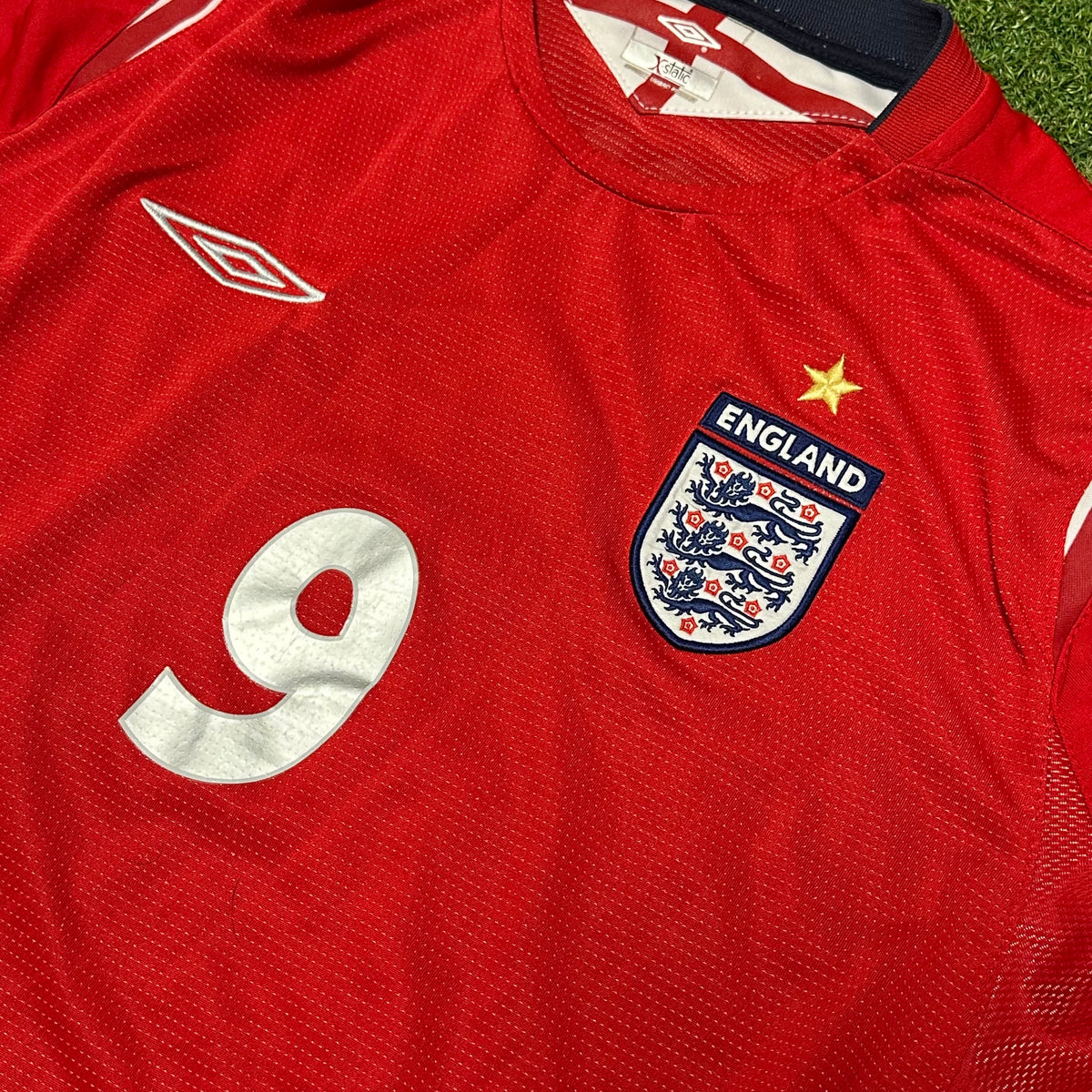 2004-06 England Away Shirt Rooney 9 [Excellent] L — Looking after your England Away jersey | The Vault