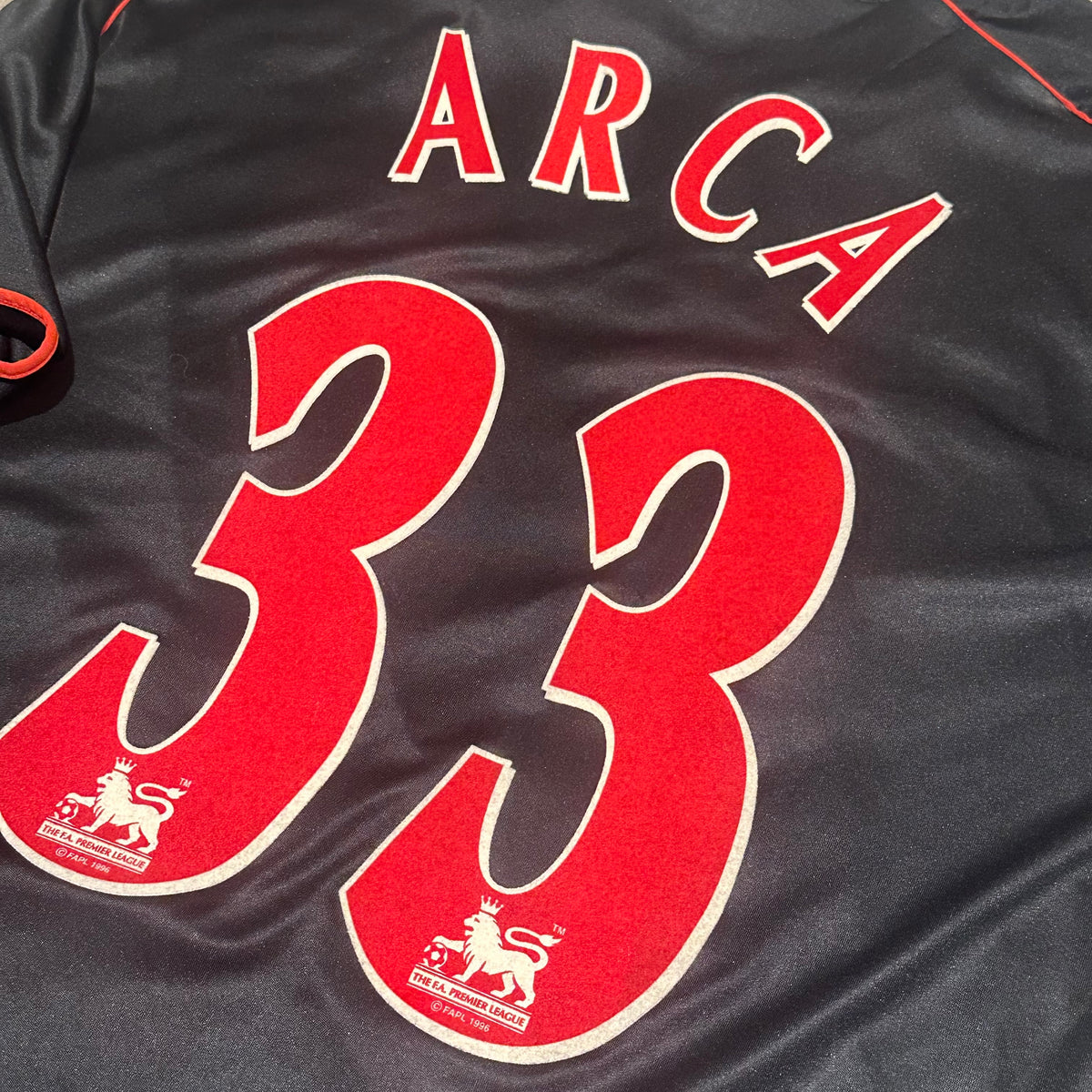 2005-06 Sunderland Away Shirt Arca 33 [Excellent] M — Looking after your Sunderland Away jersey | The Vault