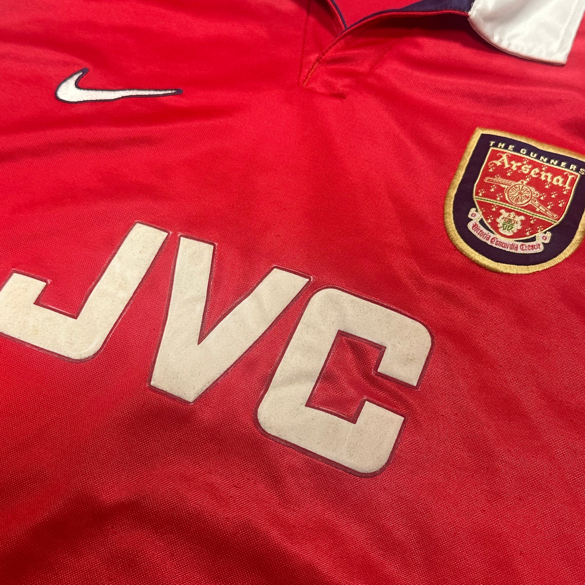 1998-99 Arsenal Home Shirt JVC [Good] L — Looking after your Arsenal Home jersey | The Vault