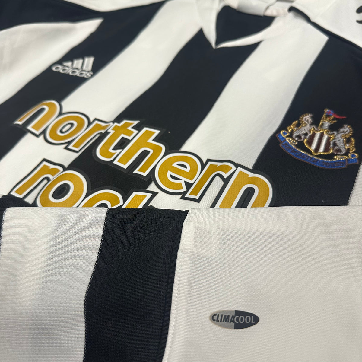 2005-07 Newcastle United Home Shirt Shearer 9 [Perfect] L — Looking after your Newcastle United Home jersey | The Vault