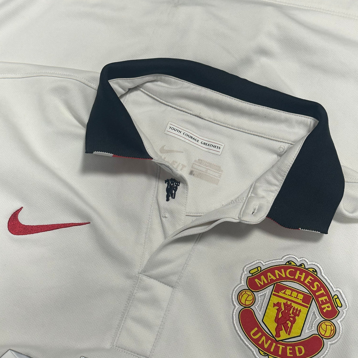 2014-15 Manchester United Away Shirt [Good] L — Looking after your Manchester United Away jersey | The Vault