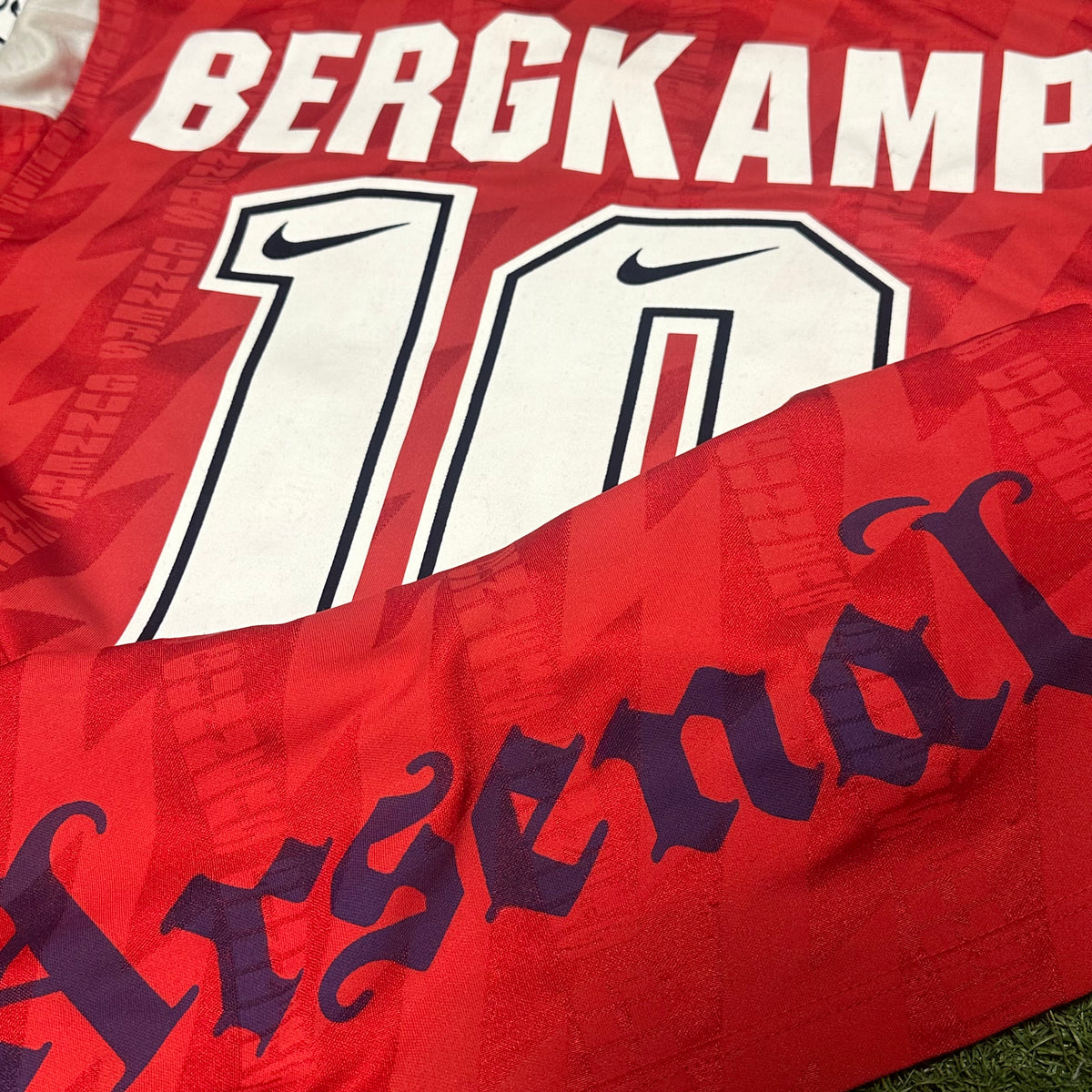 1994-96 Arsenal Home Shirt Bergkamp 10 [Excellent] L — Looking after your Arsenal Home jersey | The Vault
