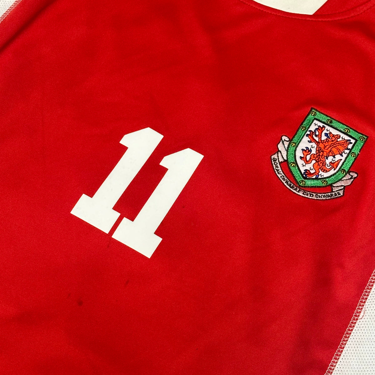 2002-04 Wales Home Shirt Giggs 11 [Excellent] XL — Looking after your Wales Home jersey | The Vault