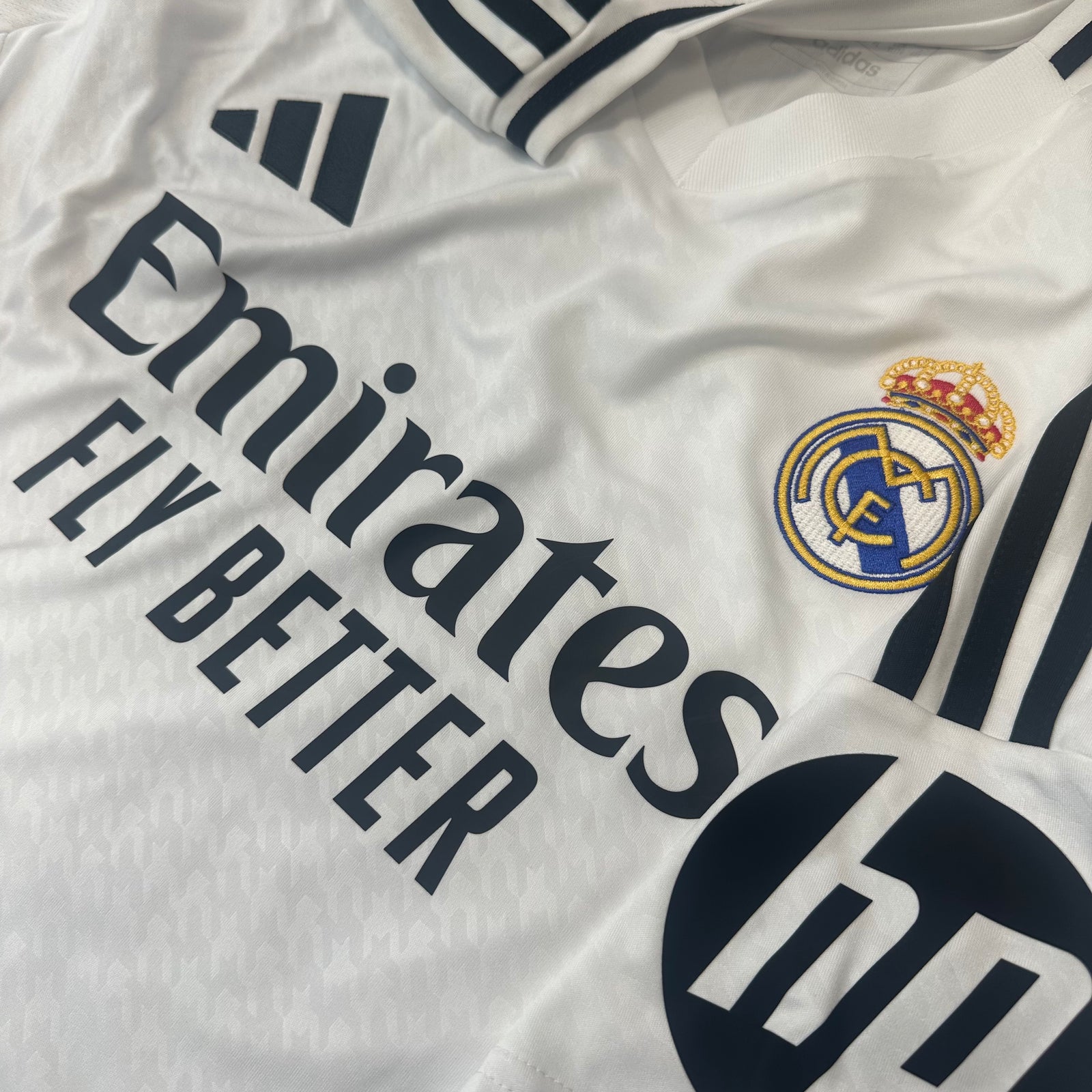 Jeux De Noms Et Patch Officiels Real Madrid Domicile 24/25 - Mbappé #9 Version UCL