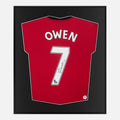 Framed Owen Signed Manchester United Shirt, Number 7 Home [Lite]