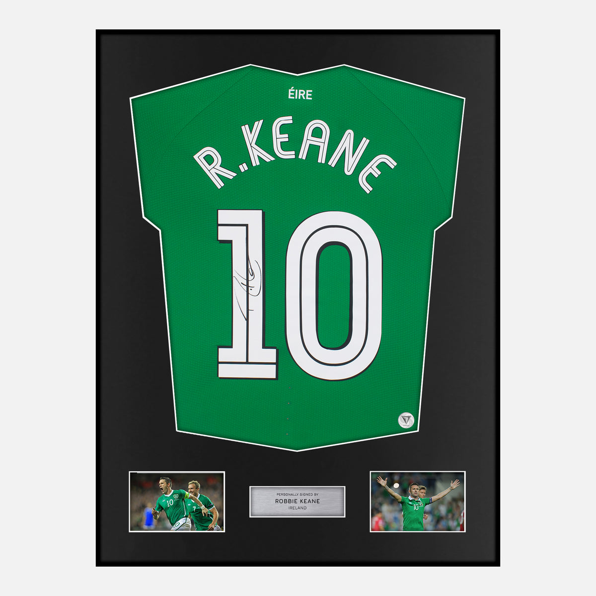 Framed Robbie Keane Signed Ireland Shirt 10 [Classic] — Verified autograph with NFC and certificate | The Vault