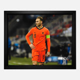 Framed Teun Koopmeiners Signed Netherlands Photo [8x10"]