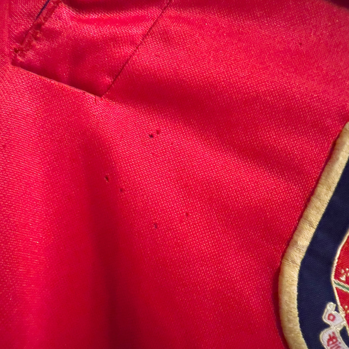 1999-00 Arsenal Home Shirt [Excellent] L — Looking after your Arsenal Home jersey | The Vault