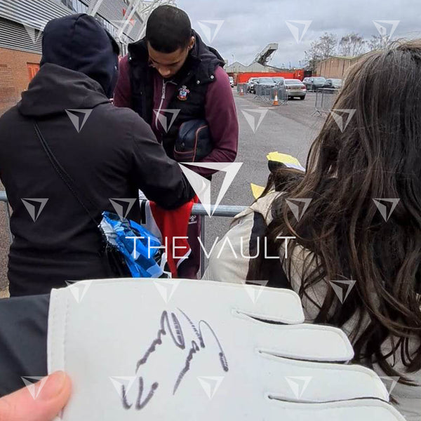 Gavin Bazunu Signed Goalkeepers Glove Southampton [Right]