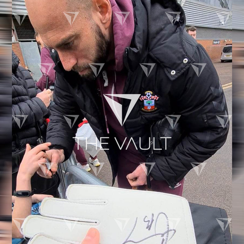 Willy Caballero Signed Goalkeepers Glove Malaga [Left]